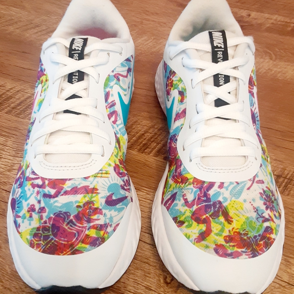 Nike Revolution size 4